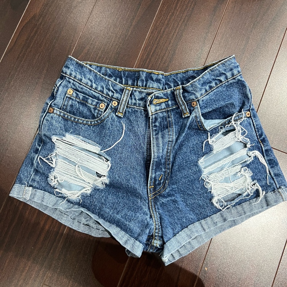 US4 25-26” custom distressed vintage levi’s 550 jean shorts dark wash denim